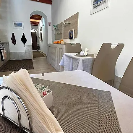Vicino Al Porto לינה וארוחת בוקר פורטו טורס